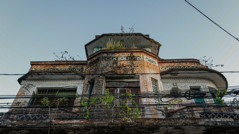 FORTALEZA-CE, BRASIL, 21-07-2023: Casarão no Bairro Jacarecanga está interditado e com risco de cair, segundo a Defesa Civil de Fortaleza