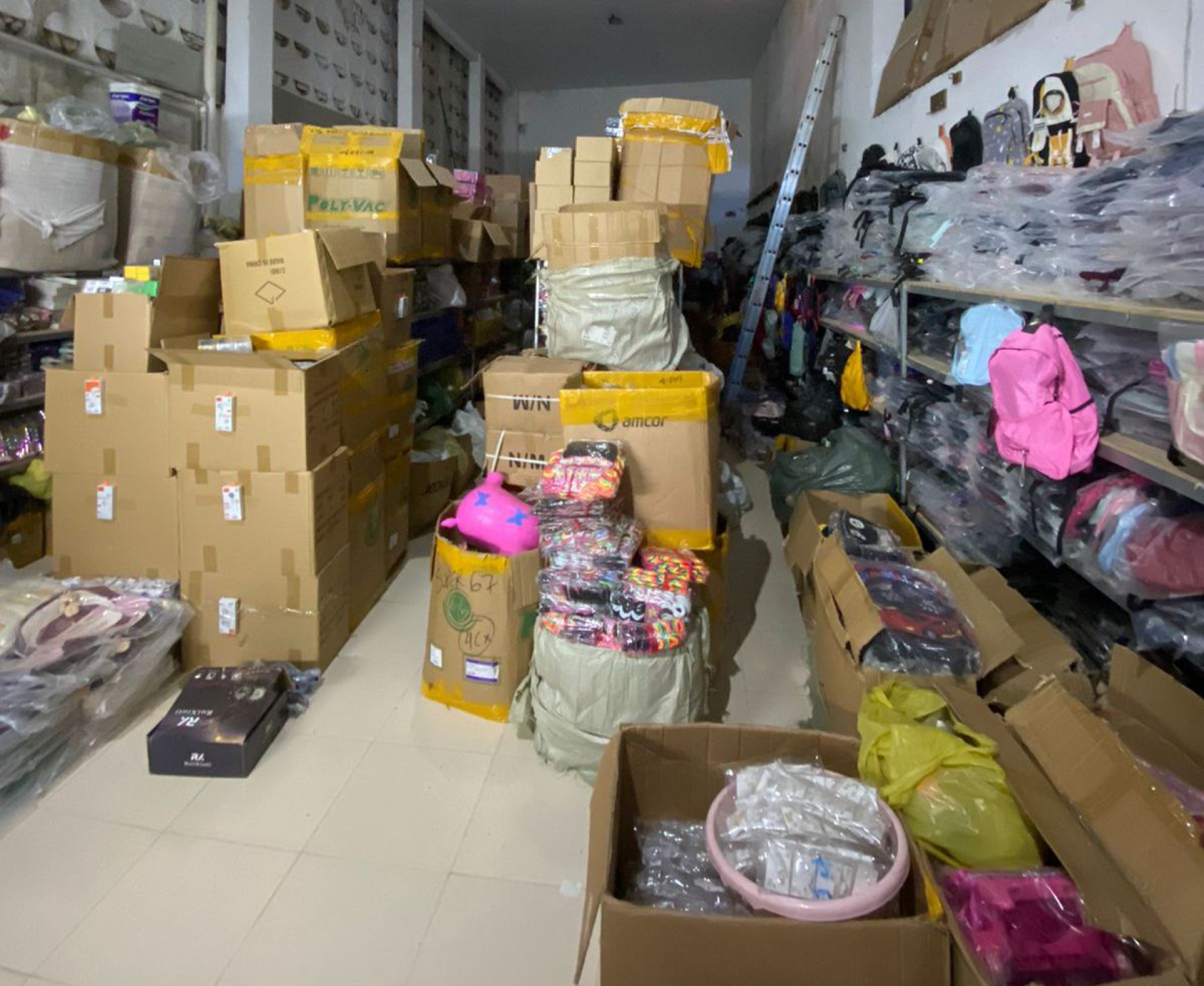 Operação apreende 17 toneladas de produtos falsificados e fecha 80