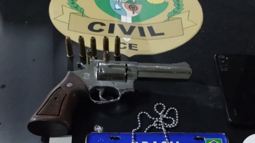 Pertences confiscados pelos suspeitos durante o roubo já foram confiscados pela Policia Civil do Ceará 