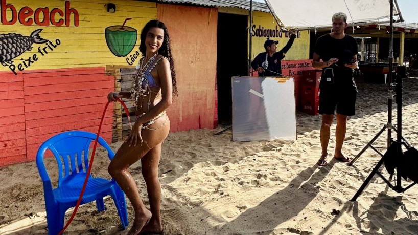 Marina Sena aproveitou a vinda a Fortaleza para show no Festival Zepelim e gravou novo clipe na praia de Sabiaguaba