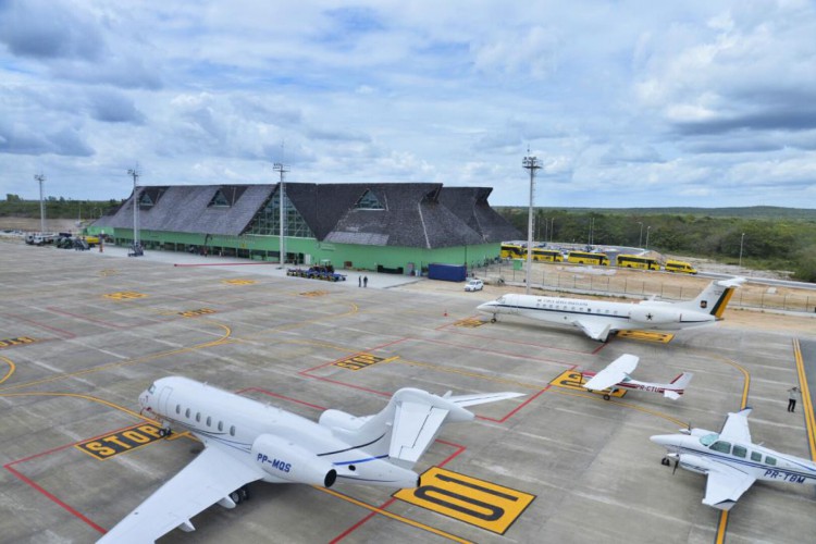 De acordo com a secretária do Turismo, já estão sendo realizados estudos, em parceria com a Infraero, gestora do Aeroporto de Jeri