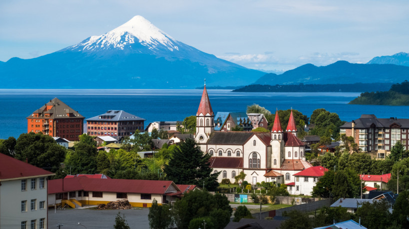 Cidade de Puerto Varas é a porta de entrada para conhecer a região dos lagos andinos (Imagem: Dudarev Mikhail | Shutterstock)