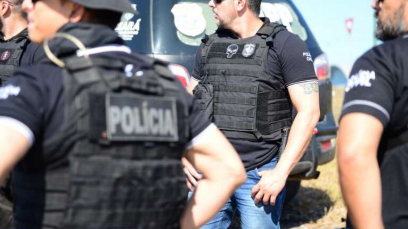 Junto com uma das integrantes do grupo foi encontrada uma motocicleta titan azul