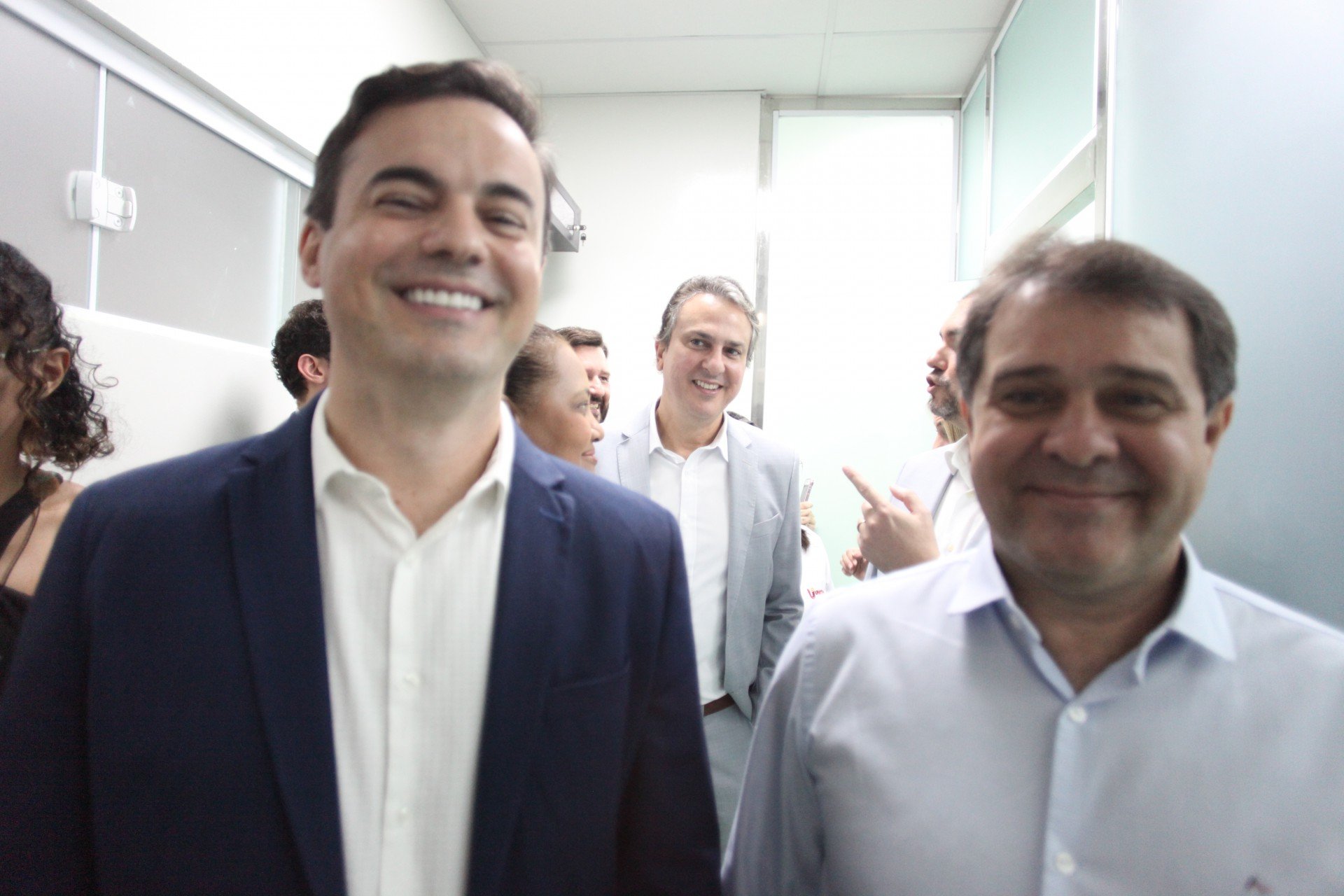 ￼Capitão Wagner e Evandro Leitão. Ao fundo, Camilo Santana (Foto: FÁBIO LIMA)