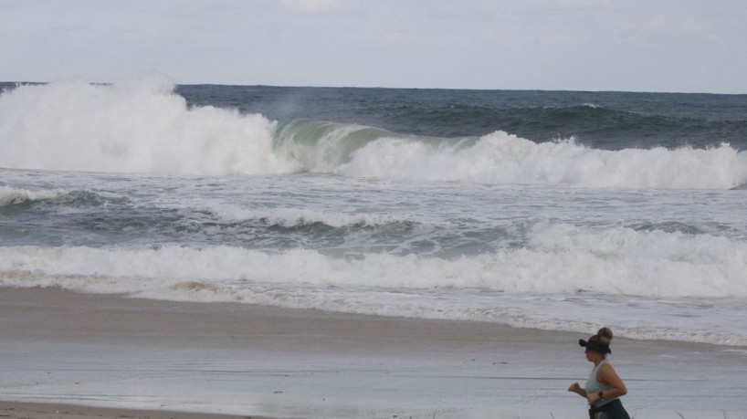 Rio de Janeiro - Mar de ressaca com ondas fortes na praia da Barra da Tijuca após passagem de ciclone extratropical que atingiu a região Sul do país e foi para o oceano. (Fernando Frazão/Agência Brasil)