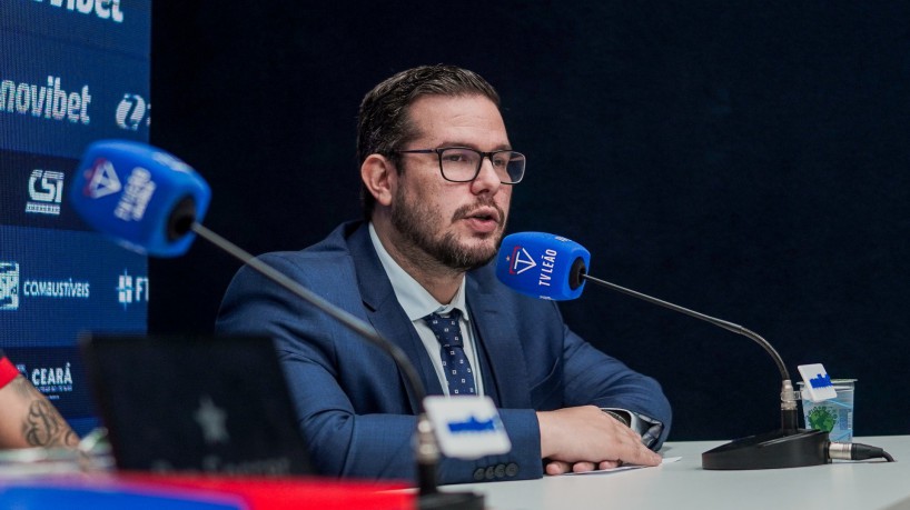 Vice-presidente Alex Santiago em entrevista coletiva do Fortaleza