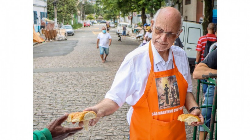 ￼PADRE Julio Lancelotti, conhecido por ajudar pessoas em situação de rua, virou alvo do ódio da extrema direita