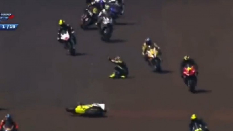 Dois pilotos morreram após grave acidente em uma das etapas do Campeonato Brasileiro de Motovelocidade Moto1000GP, realizado em Cascavel, no Paraná