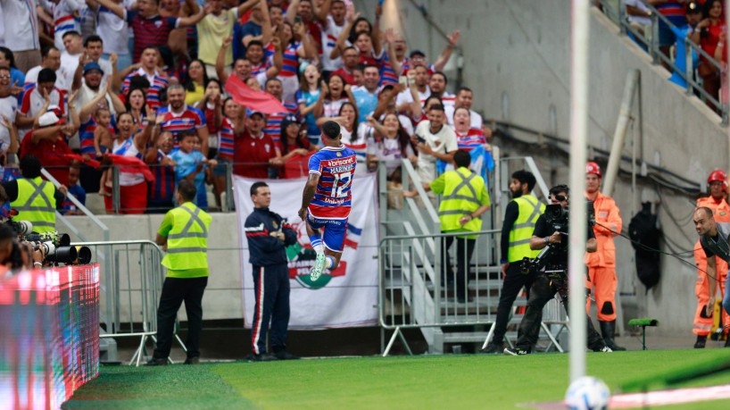 Marinho comemora gol no jogo Fortaleza x América-MG, no Castelão, pela Sul-Americana 2023