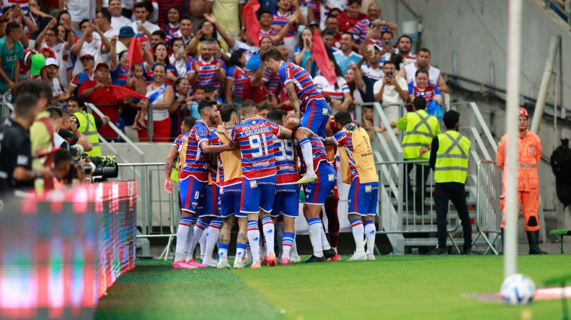 Jogadores do Leão festejam gol no Castelão
