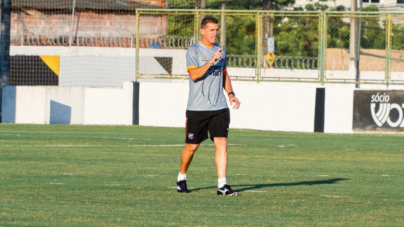 Vagner Mancini comandou treino no CT de Porangabuçu