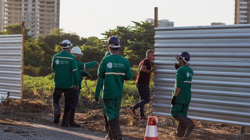 Um empreendimento está com obras de infraestrutura em andamento para a instalação de Home Center em uma área de Zona de Preservação Ambiental (ZAP), no bairro Luciano Cavalcante, em Fortaleza