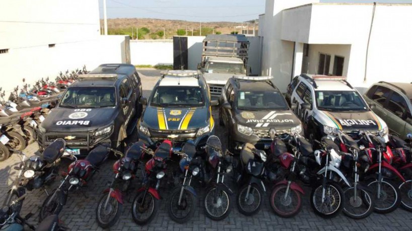 Motocicletas adulteradas e com queixa de roubo são apreendidas em operação da PMCE com a PRF