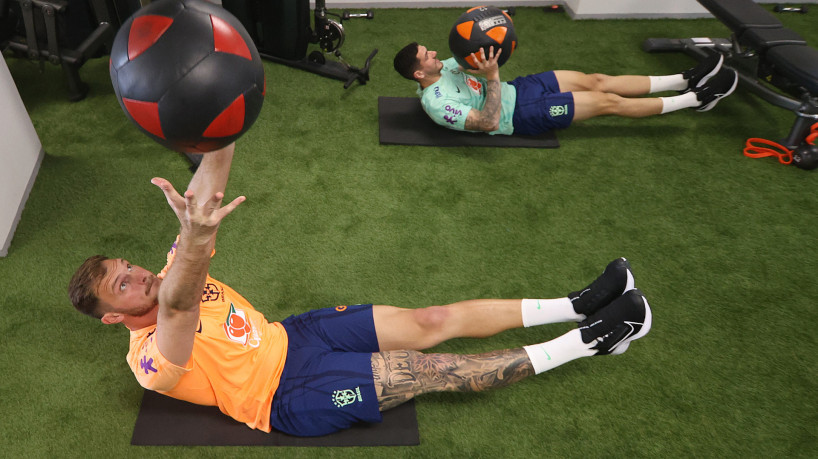 Goleiro Lucas Perri em treino regenerativo da seleção brasileira, em Belém