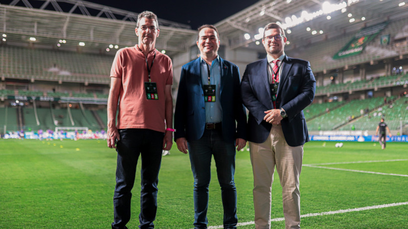 Geraldo Luciano, Marcelo Paz e Alex Santiago no jogo América-MG x Fortaleza, no Independência, pela Copa Sul-Americana 2023