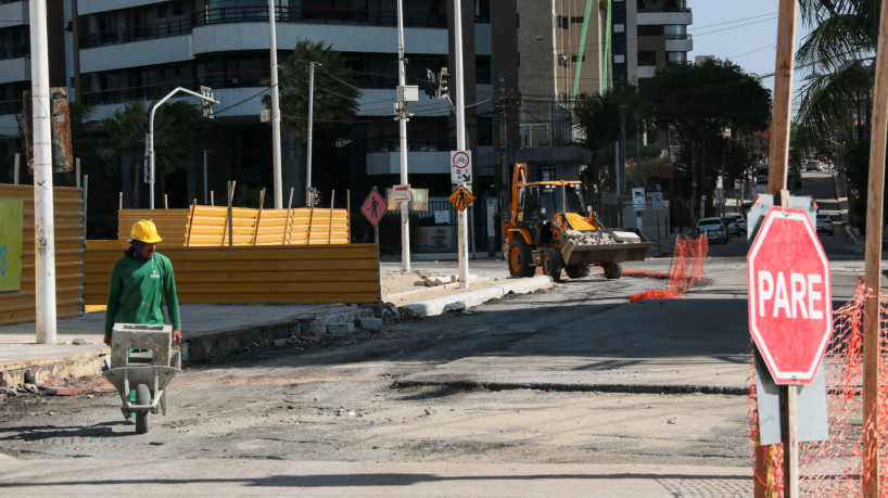 Requalificação da Praia de Iracema, obras na Av. Historiador Raimundo Girão, entre a Av. Rui Barbosa e Rua Idelfonso Albano