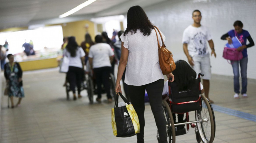 Brasília - A Coordenação de Pessoas com Deficiência (Promodef) do DF realiza atividades em comemoração ao Dia Nacional de Luta da Pessoa com Deficiência, na estação 112 Sul do metrô (Marcelo Camargo/Agência Brasil)