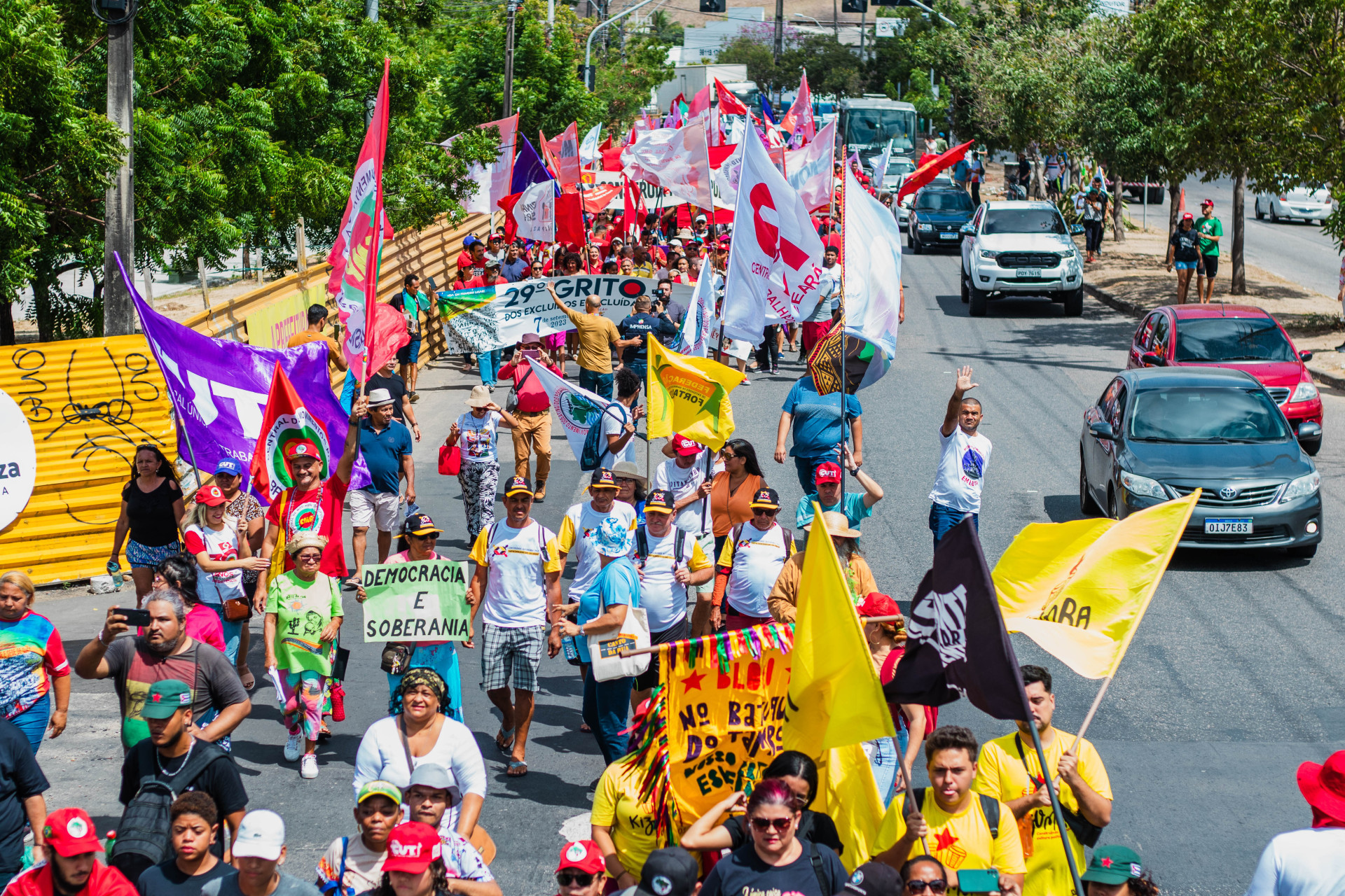 Caminhada do Grito dos Excluídos, no bairro Messejana, em Fortaleza