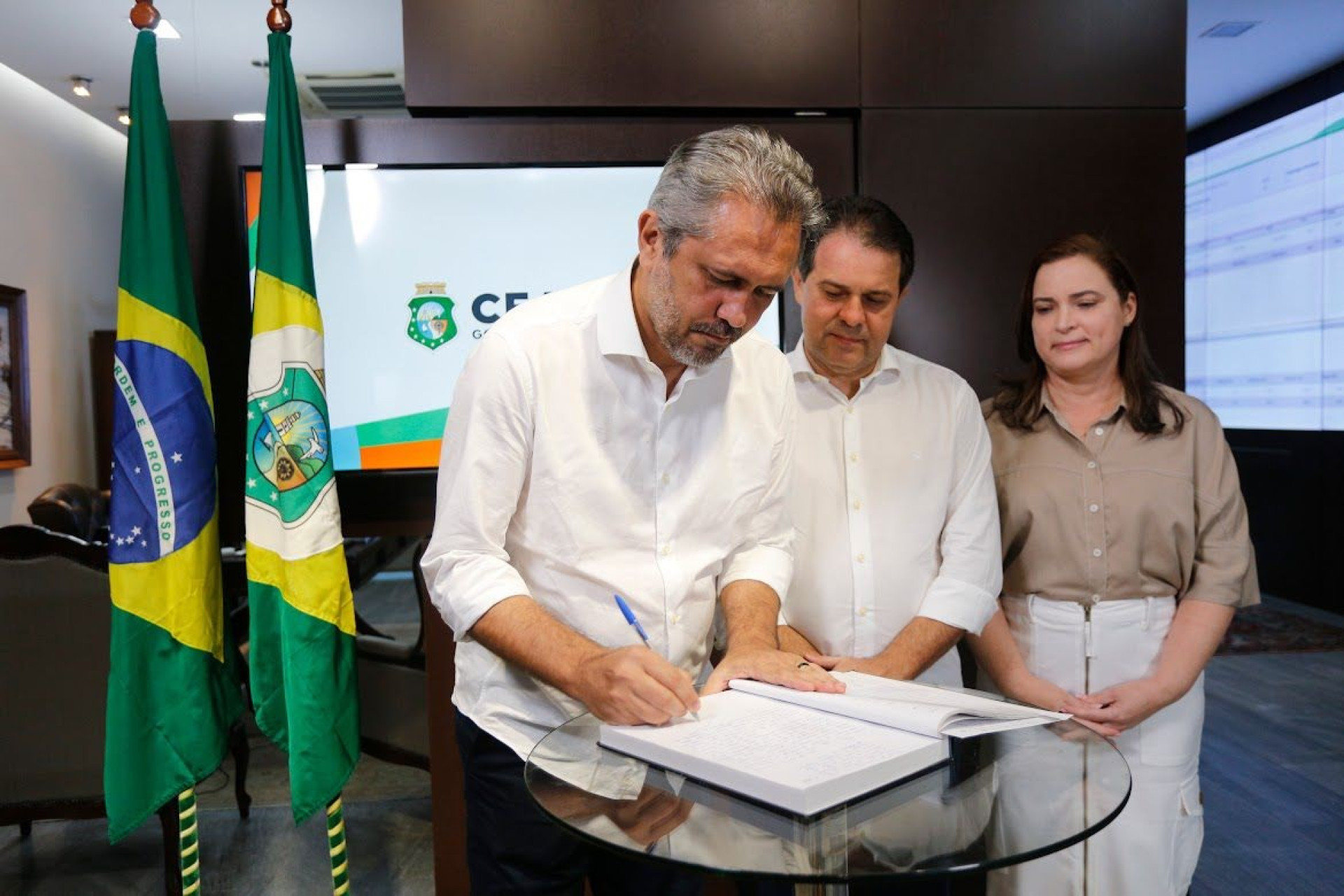 Elmano transfere o governo do Ceará para Evandro Leitão (Foto: DIVULGAÇÃO)