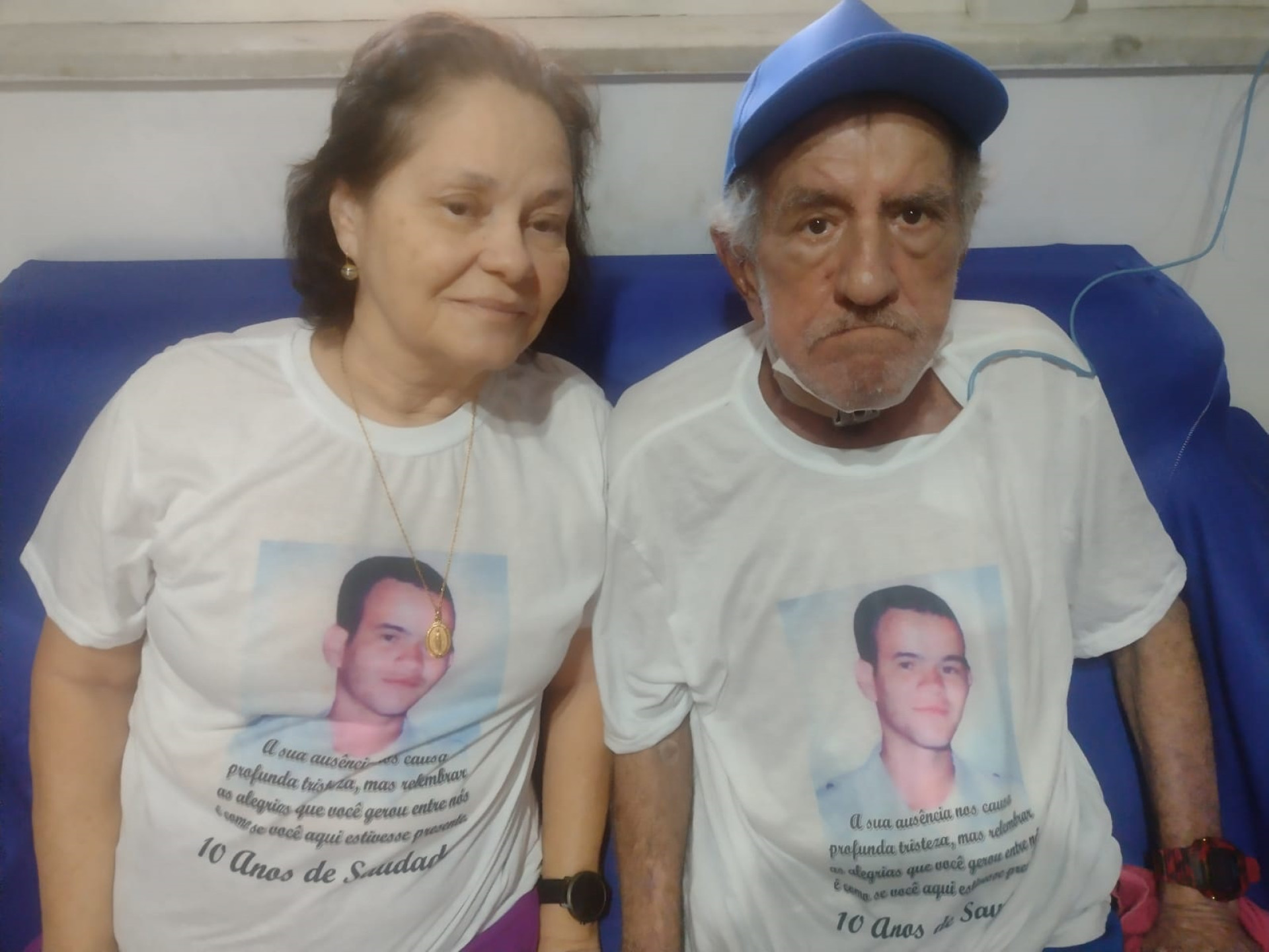 Fátima e Cleoman, pais de Cleoman Filho, um dos dois soldados meninos mortos dentro da Base Aérea de Fortaleza: sem esperança (Foto: CLÁUDIO RIBEIRO)