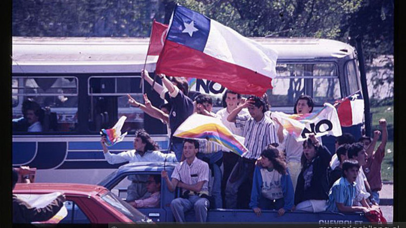 Chile – 50 anos do Golpe - População comemora a vitória do NO para permanência da ditadura – Foto: Biblioteca Nacional de Chile
