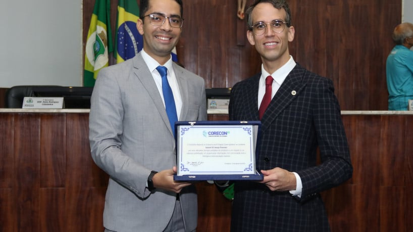 ￼SAMUEL recebeu certificado do presidente do Corecon-CE, Igor Lucena