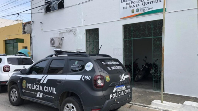 A polícia segue investigando o caso e em busca do suspeito