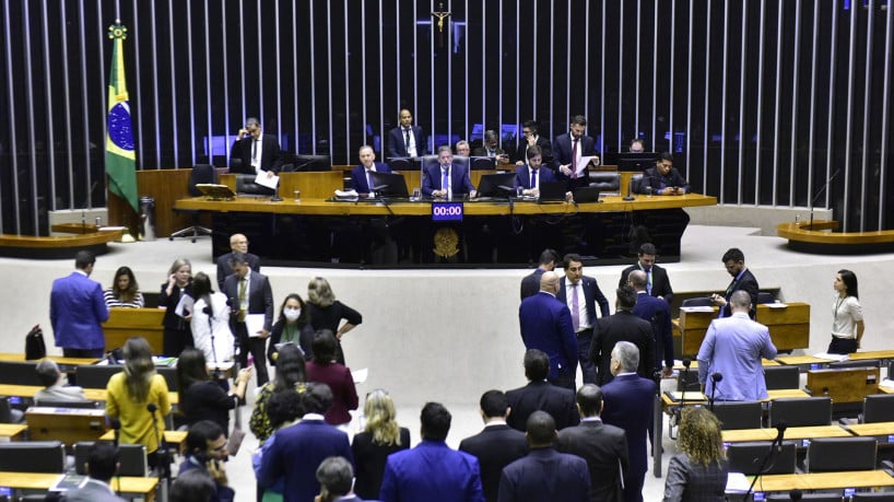 Deputados mudam prazos de cumprimento da Lei da Ficha Limpa