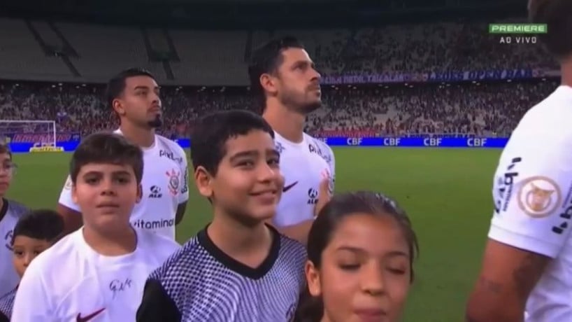 Torcedor do Fortaleza viraliza ao gesticular com a boca 