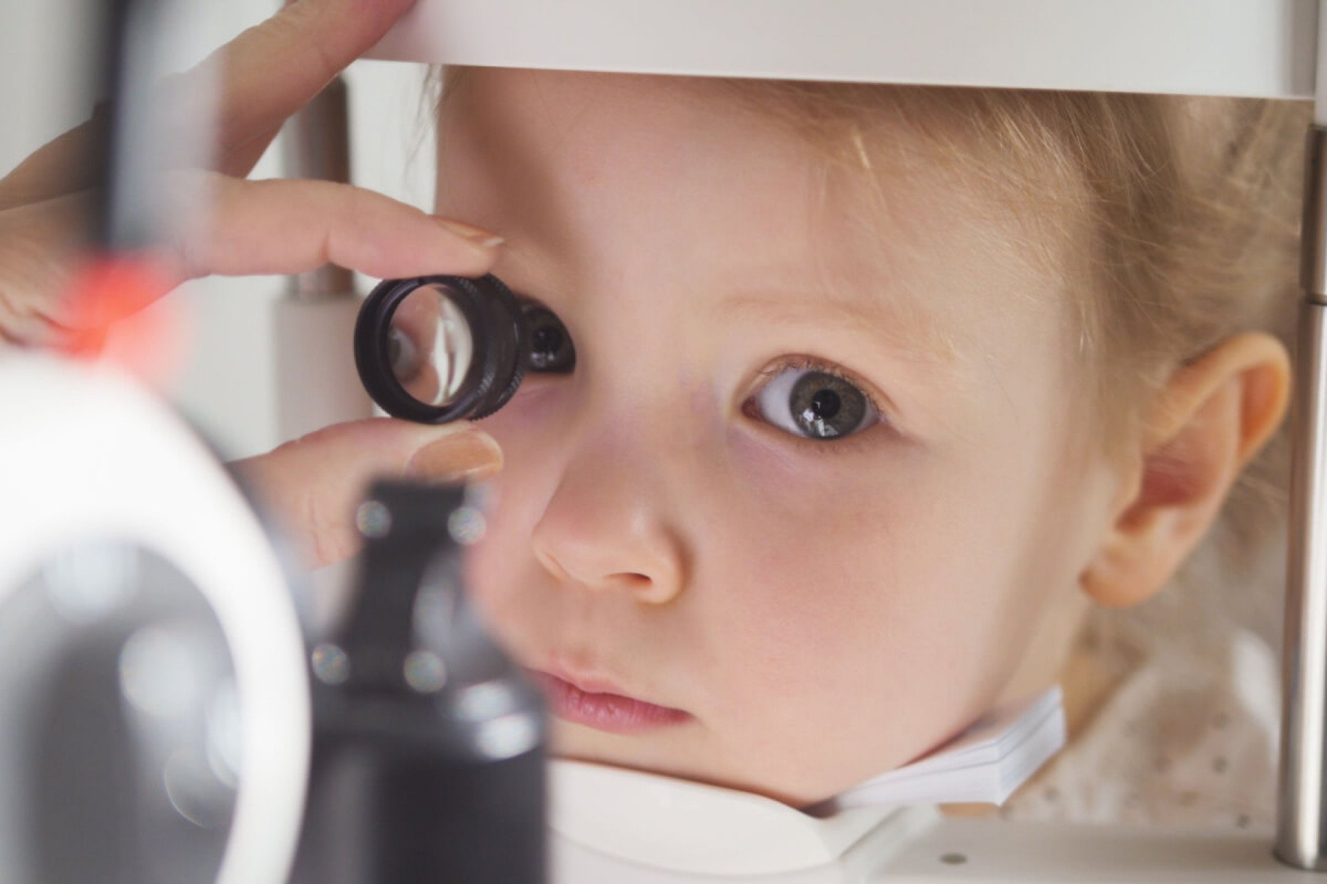 A detecção precoce do retinoblastoma é fundamental para um tratamento eficaz (Imagem: KONSTANTIN_SHISHKIN | Shutterstock) 