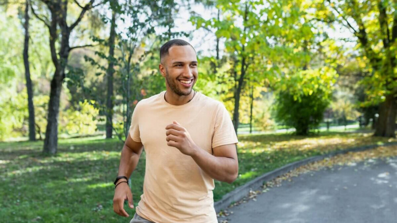 Treinar nos dias de calor exige cuidados redobrados (Imagem: voronaman | Shutterstock)