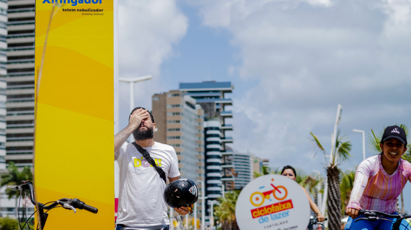 FORTALEZA-CE, BRASIL, 24-09-2023: Xiringador. Prefeitura lança nova Ciclofaixa de Lazer com trecho fechado para veículos e instalação de equipamento para diminuir a sensação de calor dos ciclistas, Entre as novidades está o trecho fechado para veículos na Avenida Desembargador Moreira, entre as avenidas Santos Dumont e Dom Luís, e a instalação de uma estrutura para diminuir a sensação de calor  dos ciclistas
. (Foto: Aurelio Alves/O Povo)