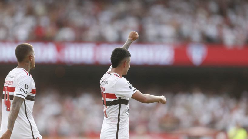 Nestor comemorando gol marcado na final da Copa do Brasil contra o Flamengo 
