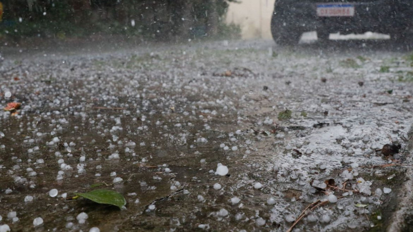 São Paulo (SP), 20/03/2023 - Chove granizo na Vila Leopoldina, Zona Oeste de São Paulo, no final da tarde. Foto: Fernando Frazão/Agência Brasil