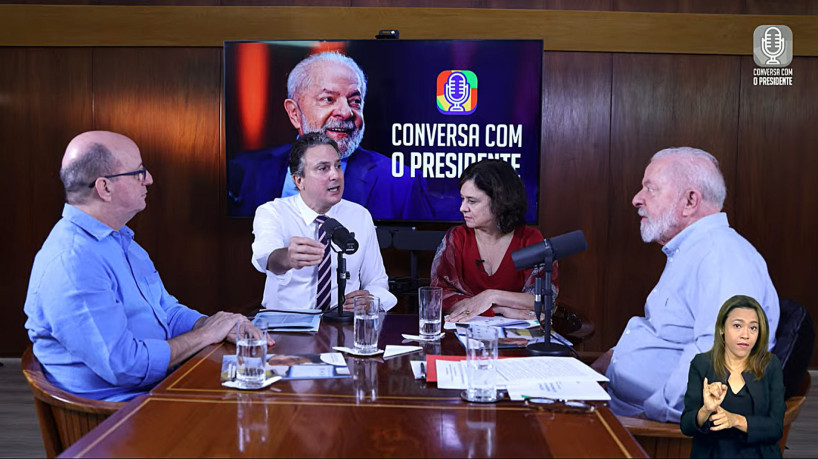 Presidente Lula, ministro Camilo Santana (Educação) e ministra Nísia Trindade (Saúde) são entrevistados pelo jornalista Marcos Uchoa para o programa Conversa com o Presidente