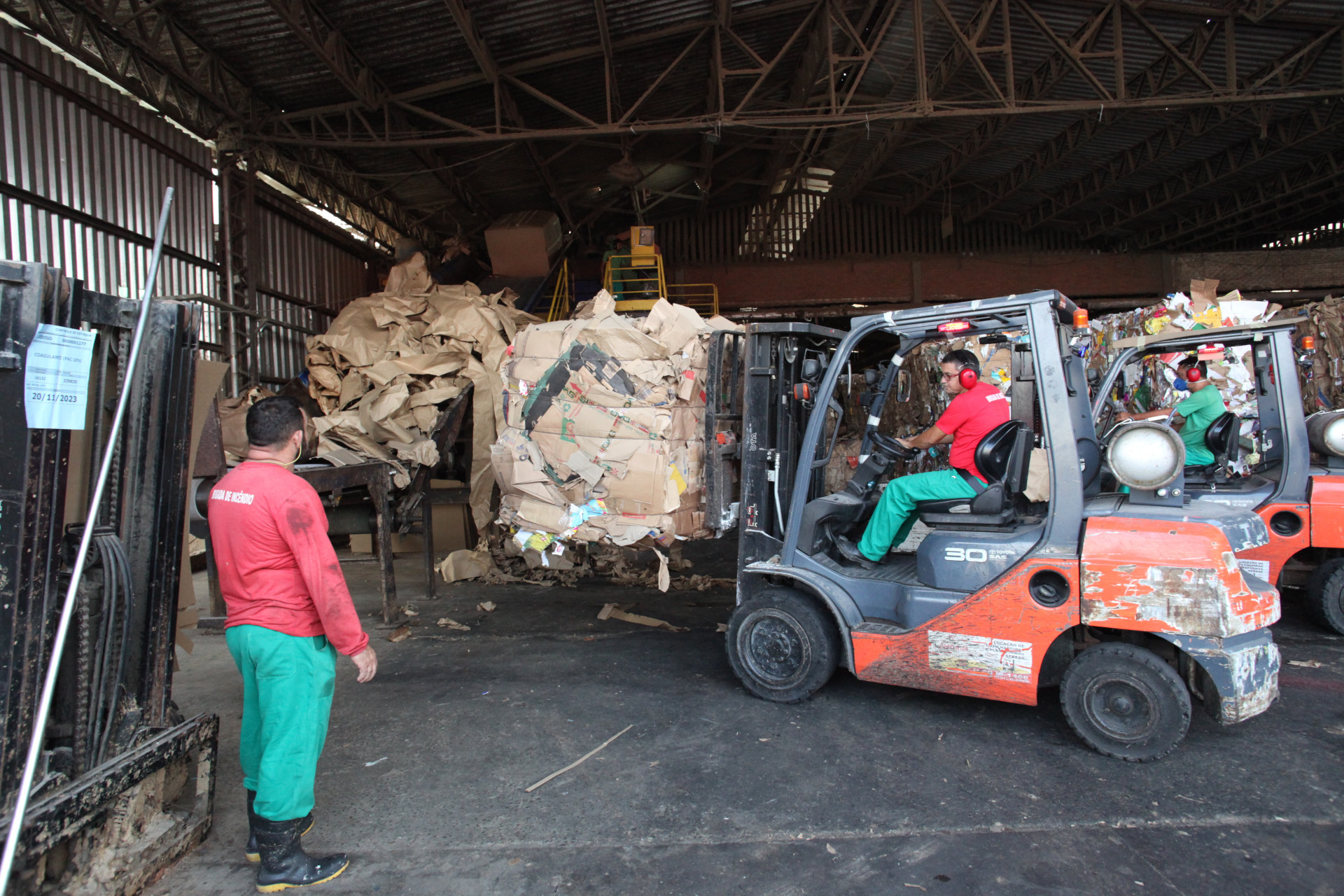  Logística reversa: embalagens e componentes de produtos devem ser reutilizados de acordo com políticas de responsabilidade ambiental (Foto: FÁBIO LIMA)