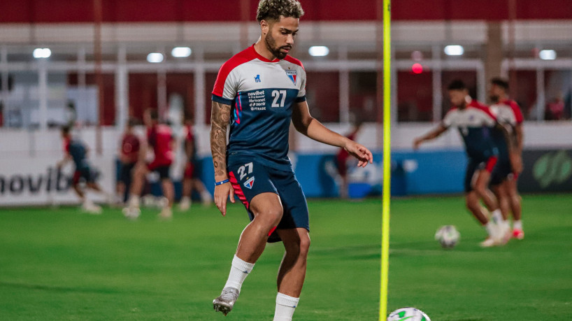 Meia Calebe em treino do Fortaleza no Centro de Excelência Alcides Santos, no Pici