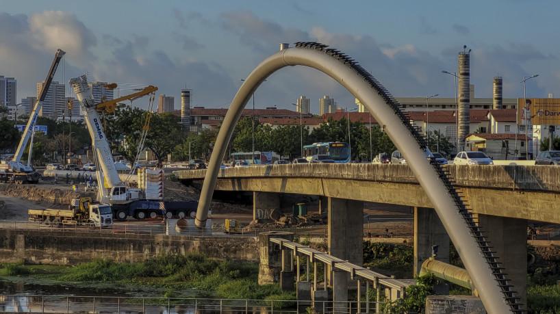 Fortaleza, CE, BR 25.09.23 - Obra da Cagece no viaduto da BR 116 com Borges de Melo  (Fco Fontenele/OPOVO)