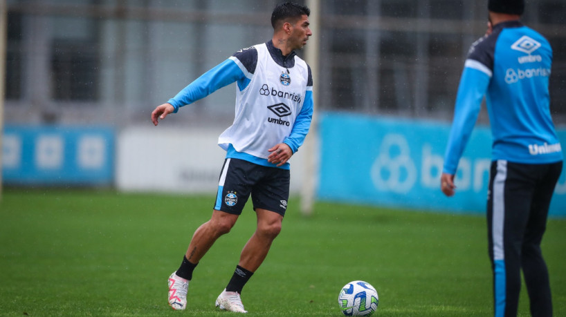 Atacante Luis Suárez durante treinamento do Grêmio, em Porto Alegre