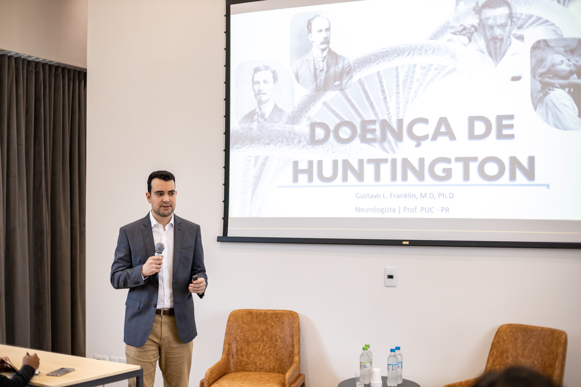 O neurologista Gustavo Franklin detalha as características da doença de Huntington  (Foto: Jonas Adriano)