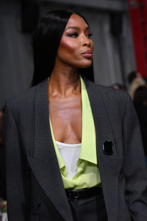 Naomi Campbell no desfile da Coperni na Paris Fashion Week(Foto: Miguel Medina / AFP)