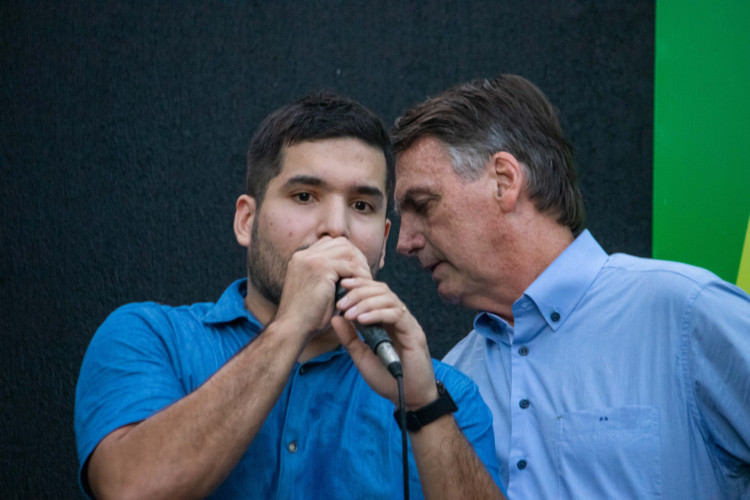 André Fernandes e Jair Bolsonaro, durante visita do ex-presidente a Fortaleza