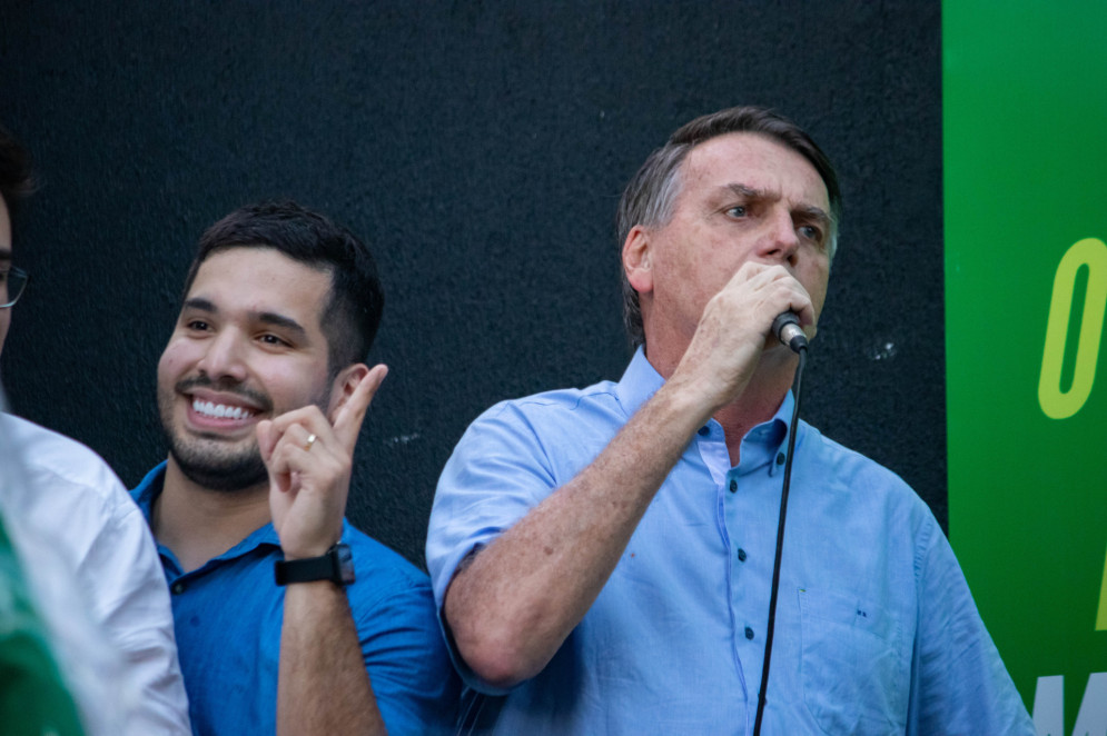 André Fernandes e Jair Bolsonaro, durante visita do ex-presidente a Fortaleza em setembro de 2023(Foto: Samuel Setubal)