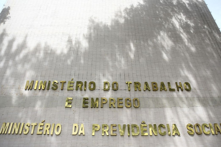 Fachada do ministério do Trabalho e Emprego e do ministério da Previdência Social em Brasília