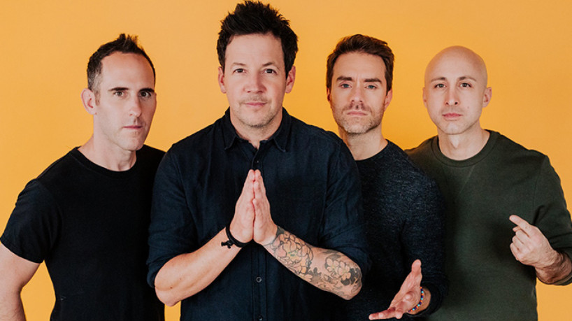 Atração do I Wanna Be Tour, a banda Simple Plan lançou clipe com nova versão de "Welcome to My Life" com imagens do Brasil