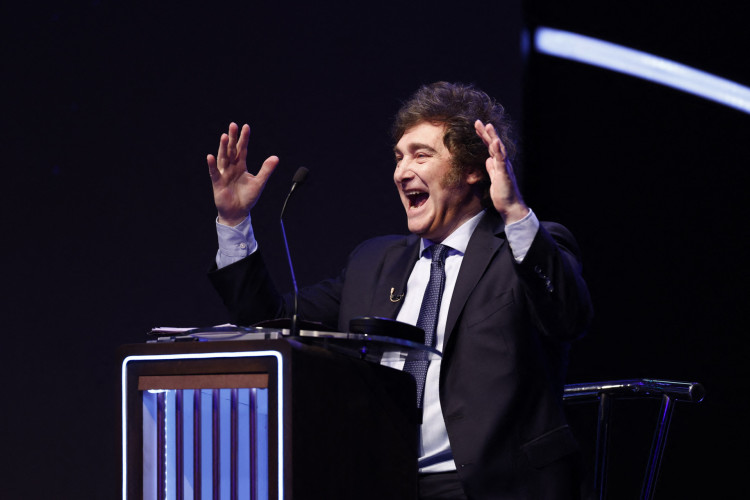 Candidato presidencial do partido La Libertad Avanza, Javier Milei, durante o debate presidencial em Santiago del Estero, Argentina, em 1º de outubro de 2023