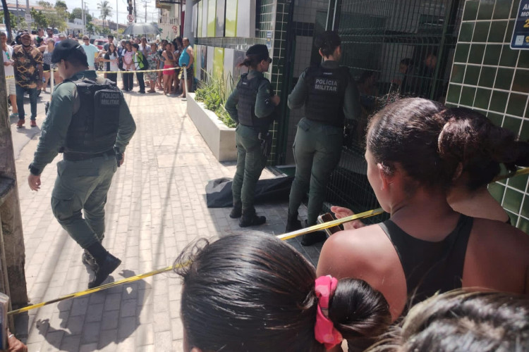 Crime ocorreu na entrada de uma escola particular no bairro Jacarecanga 