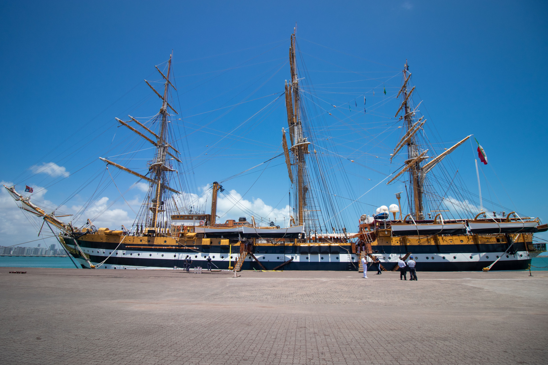 ￼AMERIGO Vespucci pertence à Marinha italiana (Foto: Samuel Setubal)