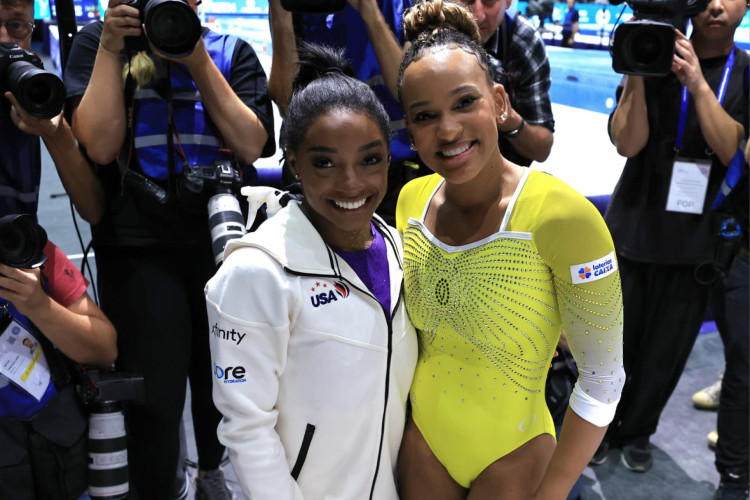 Rebeca Andrade derrota Biles e é ouro no salto do Mundial de Ginástica