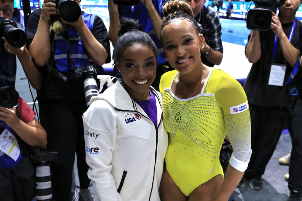 Simone Biles e Rebeca Andrade: militância antirracista(Foto: Ricardo Bufolin / CBG)